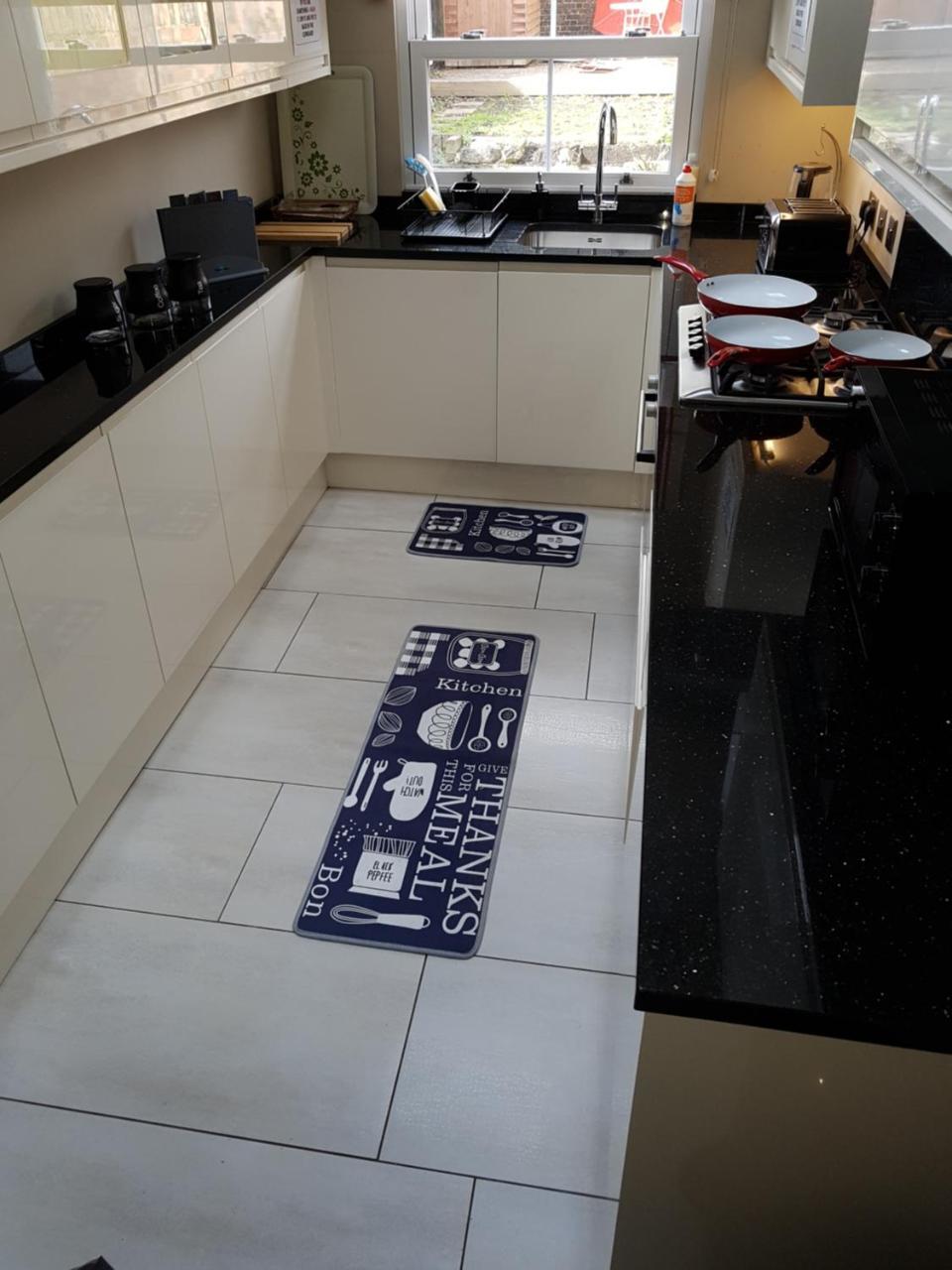 Slough Centre Townhouse With Driveway Parking For Up To Two Cars Appartement Buitenkant foto